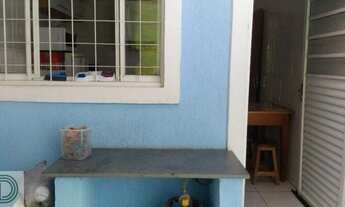 Imagem 7: Sobrado de 2 dormitórios, banheiro social, sala com sacada