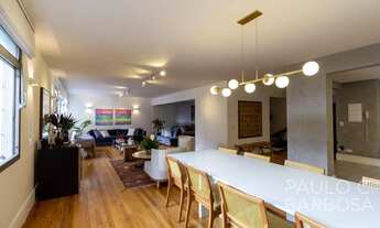 Imagem: 240m² - 2 Dormitórios - Muitos Armários