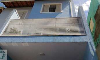 Imagem 2: Sobrado de 2 dormitórios, banheiro social, sala com sacada