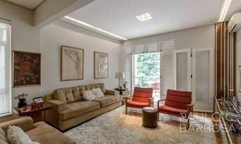 Imagem 2: Rua Maranhão - Reformado - Muitos armários - 240m² - 3 dorm. - 2 vagas