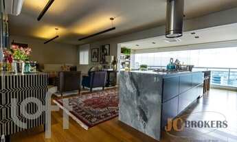 Imagem 2: Apartamento com 151 m² de área útil, 3 dormitórios sendo 3 suítes, Lavabo, Living, Varanda