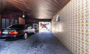 Imagem 3: Casa térrea com 366 m² construídos e 853m² de terreno. Muito potencial em Alto de Pinheir