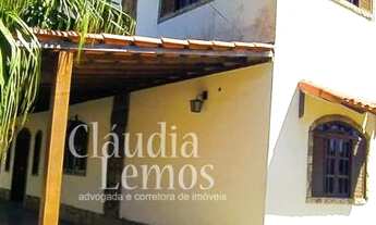 Imagem: Duas casas terreno a poucos metros da