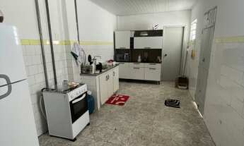 Imagem 7: Casa em frente à praça camerindo &gt