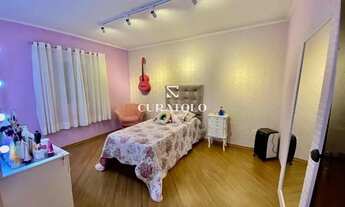 Imagem 4: Seu novo lar em Santo André: Espaçosa Casa de 6 Dorms com 3 Vagas e Quintal Bairro Jardim