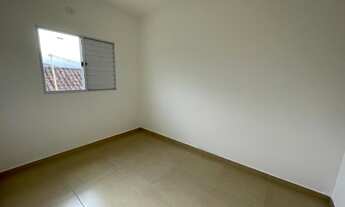 Imagem 5: Sobrado com 2 Dormitórios, Quintal e Garagem em Condomínio no Jardim Melvi, Perto da Pista