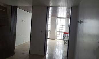 Imagem 2: Casa com 4 quartos Centro