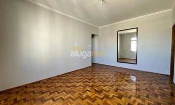 Imagem 4: Apartamento amplo no centro, com 03 dormitórios (01 suíte) rico em armários, 01 vaga, port