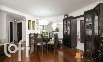 Imagem 4: Apartamento com 120m² de área útil, 2 vagas de garagem, amplo living, 3 dormitórios sendo