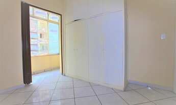 Imagem 2: Com terraço integrado, espaçoso, reformado e muito bem localizado!