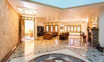 Imagem 3: Luxuoso Sobrado de 464m², próximo ao Hospital Ruben Berta