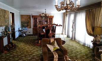 Imagem 2: Apartamento para aluguel e venda possui 200 metros quadrados com 3 quartos