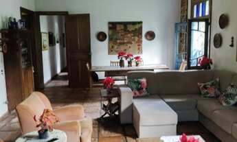 Imagem: Casa térrea, espaçosa, com vários ambientes