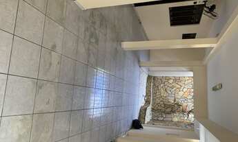 Imagem 2: Área construída aproximadamente 430 m2, com 4/4 sendo 2 suítes e 2 semi suítes, hiper vent