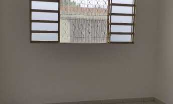 Imagem 2: Aluga casa 2/4 sendo 1 suíte