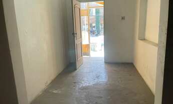 Imagem 2: Hall social, sala, cozinha, lavanderia, corredor externo na lateral da casa e edícula no f