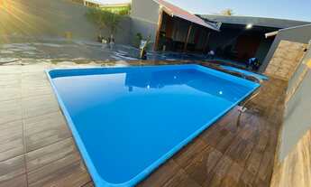 Imagem: Espaço com piscina