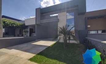 Imagem: Excelente Casa com Piscina com 3 dormitórios