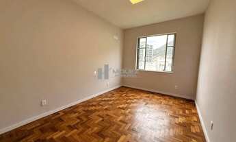 Imagem 6: Na Tijuca, apartamento à venda com 3 quartos (1 suíte), sala ampla em 2 ambientes, lavabo