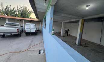 Imagem 4: Casa com área grande com piscina e etc