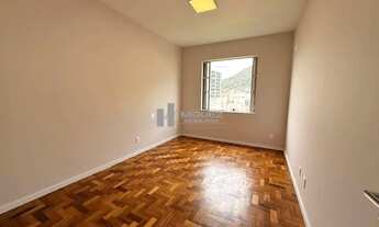 Imagem 10: Na Tijuca, apartamento à venda com 3 quartos (1 suíte), sala ampla em 2 ambientes, lavabo