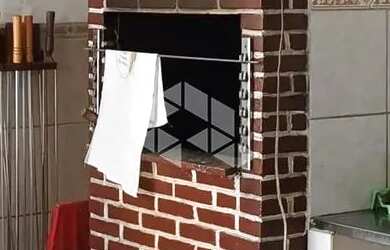 Imagem 5: Casa térrea com edícula e pátio com 3 vagas de garagem no Bairro Nonoai