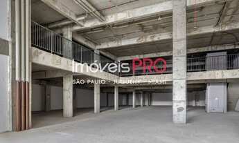 Imagem 3: Loja com pé direito alto no Jardins | 1328m²