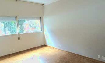 Imagem 6: Belo apartamento em prédio recuado em Higienópolis