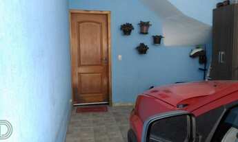 Imagem 3: Sobrado de 2 dormitórios, banheiro social, sala com sacada