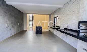 Imagem 6: Casa de condomínio para venda possui 215 metros quadrados com 4 quartos