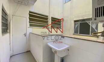 Imagem 5: Varanda com vista verde, area de serviço e dois quartos