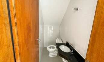 Imagem 3: Sobrado com 2 Dormitórios, Quintal e Garagem em Condomínio no Jardim Melvi, Perto da Pista