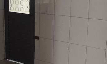 Imagem 5: Aluga casa 2/4 sendo 1 suíte