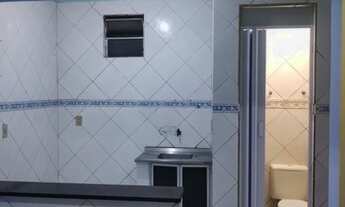 Imagem 3: Apartamento no segundor andar com janelas dos quartos de frente à rua belonita