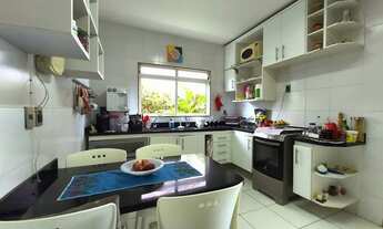 Imagem 3: Casa de condomínio para venda tem 295 metros quadrados com 5 quartos