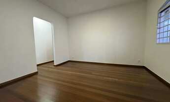 Imagem 2: Linda Casa a venda no Bairro Santa Mônica com piscina