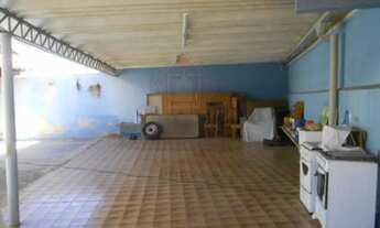 Imagem 6: CASA TÉRREA COM 353M² COM 4 QUARTOS (1 SUITE/CLOSET), COZINHA PLANEJADA E CHURRASQUEIRA