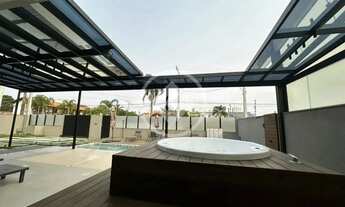 Imagem 4: Casa alto padrão à venda tem 247 metros quadrados com 4 quartos