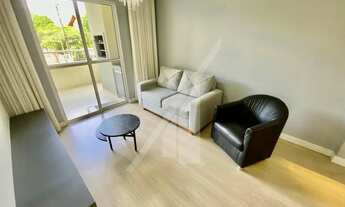 Imagem 5: Lindo apartamento mobiliado com sala de visita e sala de jantar, ambas integradas com saca