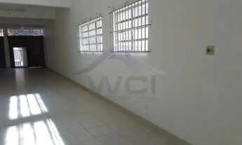 Imagem 2: Lojão em frenta à estação de trem