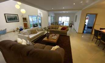 Imagem 2: Casa de condomínio para venda possui 550 metros quadrados com 4 quartos