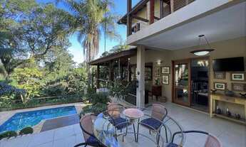 Imagem 2: Casa de condomínio para venda tem 308 metros quadrados com 4 quartos