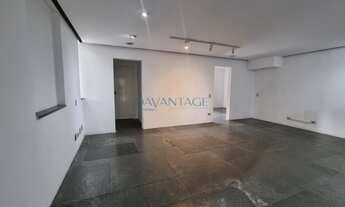 Imagem 2: Sobrado para locação, comercial ou residencial, com quintal amplo, bem localizada na Vila