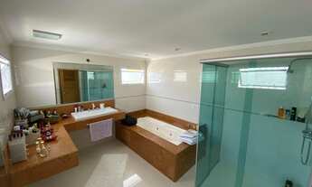 Imagem 5: Casa de condomínio para venda possui 550 metros quadrados com 4 quartos