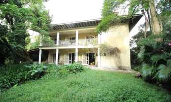 Imagem 4: Casa com extenso terreno ao lado da Praça Panamericana, à venda no Alto de Pinheiros - Sã