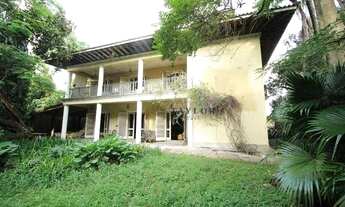 Imagem 3: Casa com extenso terreno ao lado da Praça Panamericana, à venda no Alto de Pinheiros - Sã