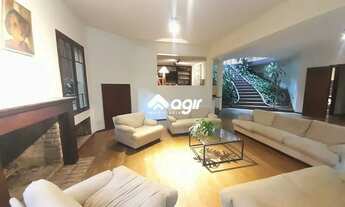 Imagem: Linda e aconchegante casa em meio a floresta