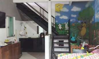 Imagem 6: Casa Ampla de Dois Pavimentos com Varanda e Terraço - Localização Privilegiada!