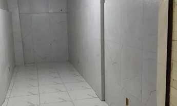 Imagem 4: Duas pequenas lojas para comércio ou representações situadas no Santo Agostinho, Matatu