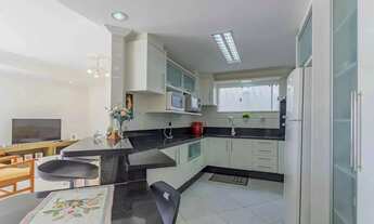 Imagem 6: Casa com 4 dormitórios sendo 2 suítes e 2 vagas de garagem no Bairro Nações em Balneário C